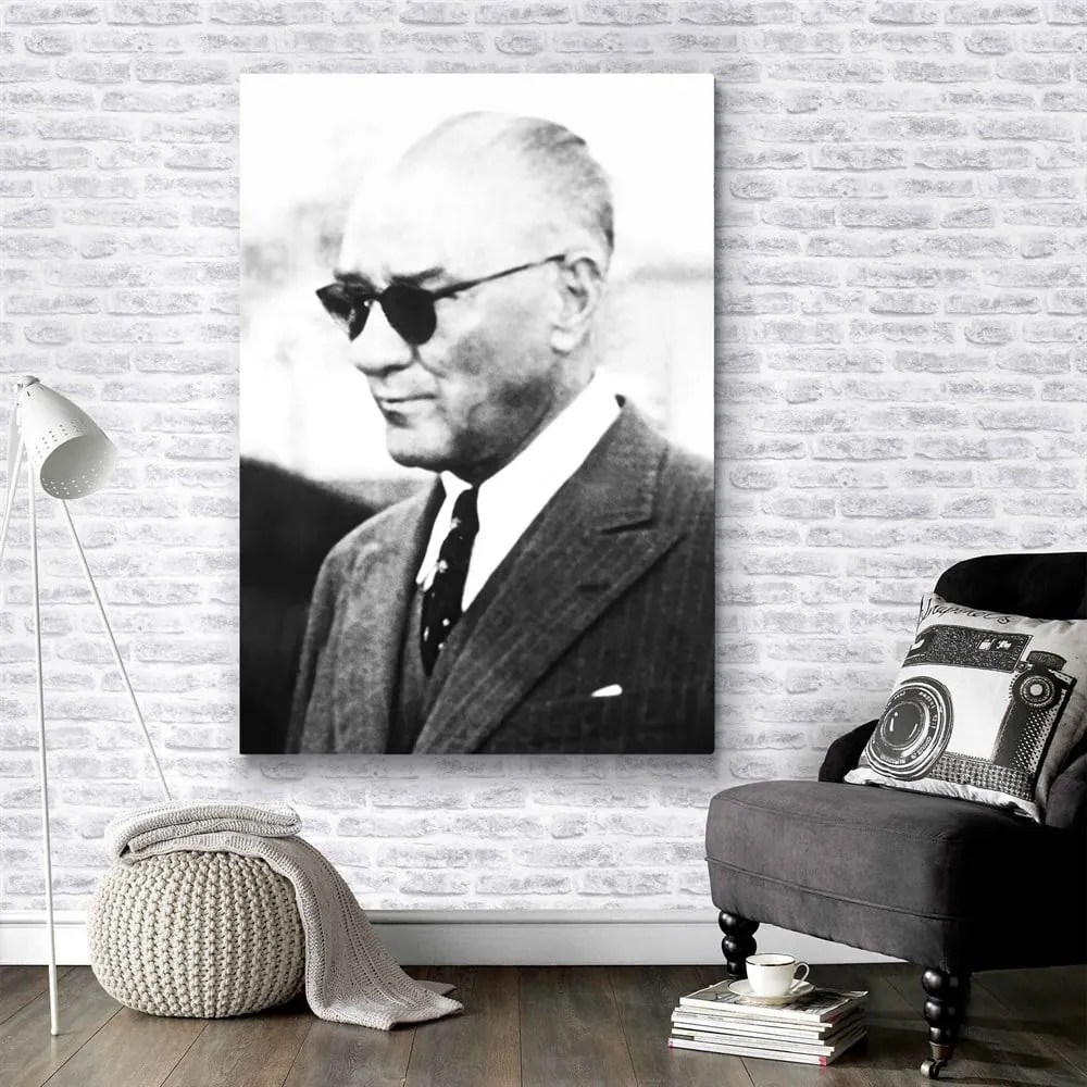 Gözlüklü Mustafa Kemal Atatürk Resmi Kanvas Tablo