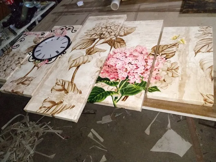 Krem Pembe Renkli Çiçekli Saatli Kelebekli Kanvas Tablo