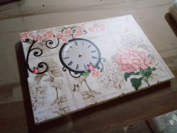Krem Pembe Renkli Çiçekli Saatli Tek Parça Kanvas Tablo