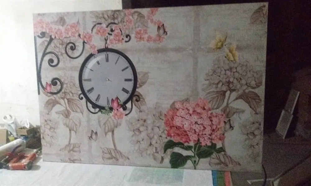 Krem Pembe Renkli Çiçekli Saatli Tek Parça Kanvas Tablo